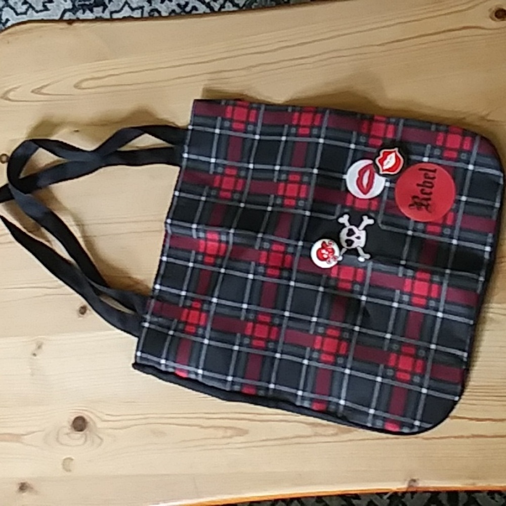 Plaid "punk" inspired mini tote bag w/ 2 removable pins